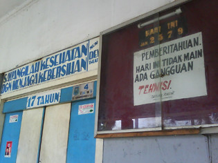 Bioskop Dewi, Tegal (2008). Fotografer: Ragil Priyo Atmojo