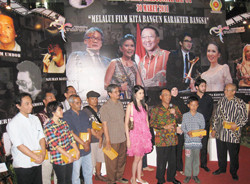 Menbudpar bersama pemenang FFI 2010. (Foto: Arie Kartikasari)