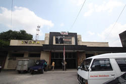 Tampak luar Bioskop Indra, Yogyakarta.