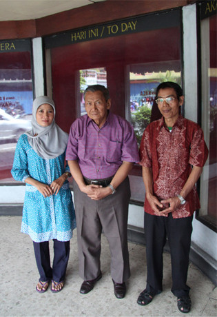 Intan (Sekretaris Bioskop), Bagyo (Direktur Bioskop), dan Jamsuki (Proyeksionis Bioskop).