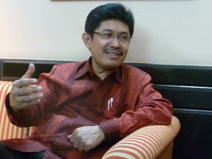 Drs. Syamsul Lussa, MA ketika diwawancara FI di Jakarta, Agustus 2011 (Foto: FI)